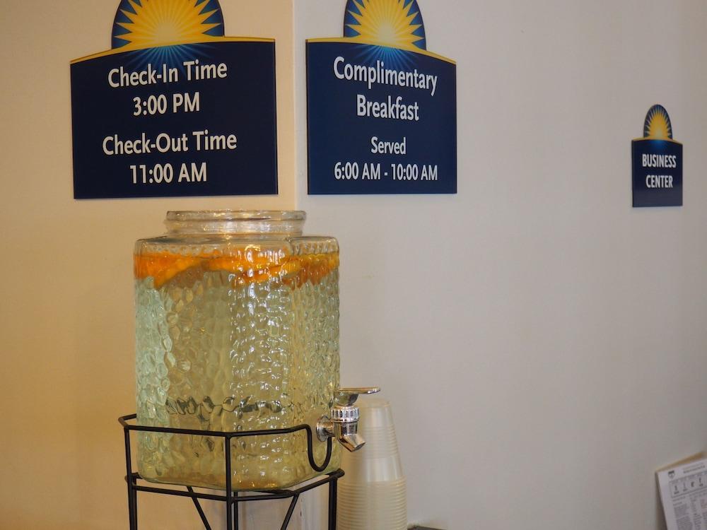 Days Inn By Wyndham Petoskey Esterno foto